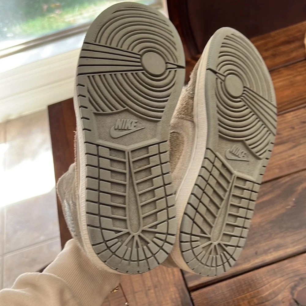 Air Jordan 1 suede women’s size 7 100% Authentic!! - Picture 6 of 6